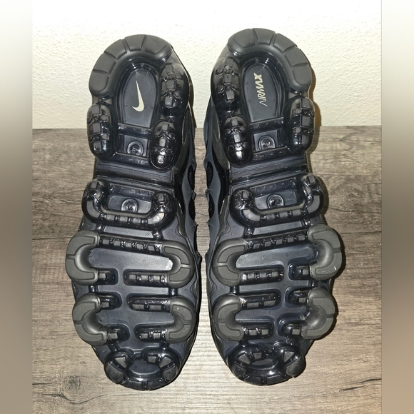 Nike VaporMax Plus 'Black, gold, and gray' - Picture 2 of 4